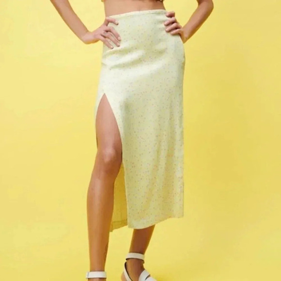 Zara Satin  Effect Midi Skirt Yellow Floral Size Small - Picture 3 of 11